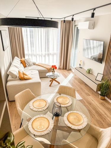 1BR Modern Apartment with Free Street Parking