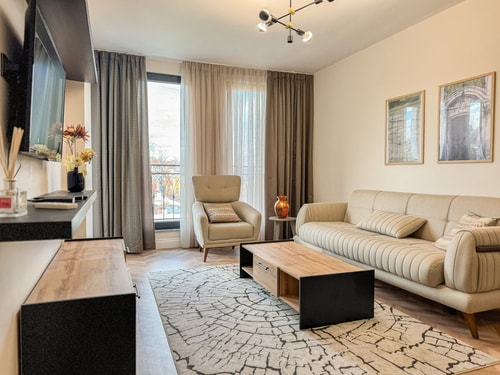 Stylish & Cozy 1BR Apartment in the City Center