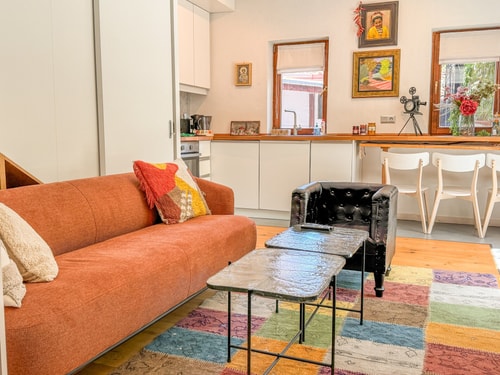 2BR House with Garden + Free Parking in Old Town