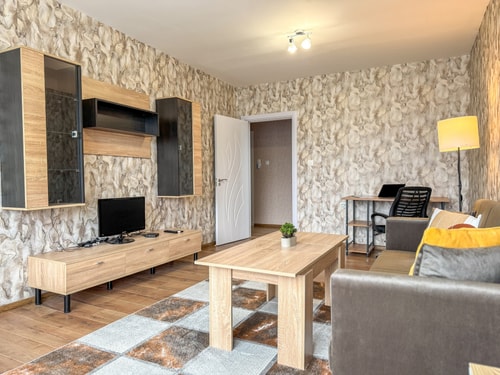 One-Bedroom Apartment with Free Street Parking