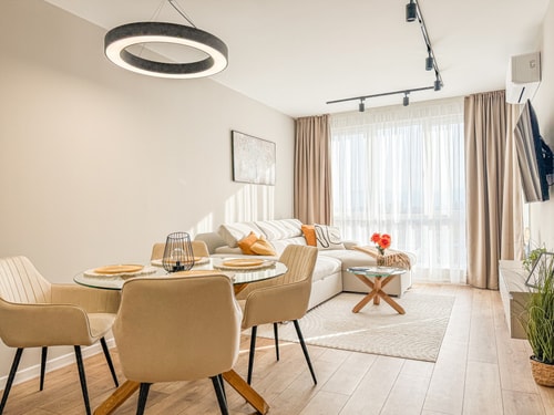 1BR Modern Apartment with Free Street Parking