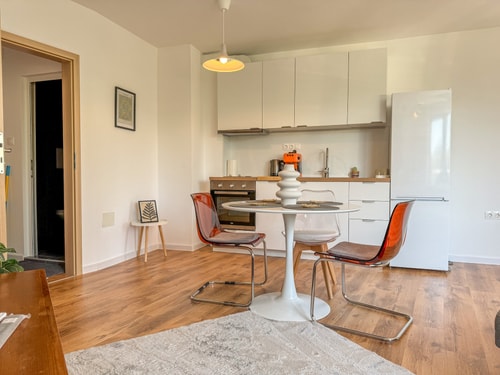 1BR Apartment| Free Parking