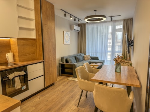 1BR Apartment with Free Parking