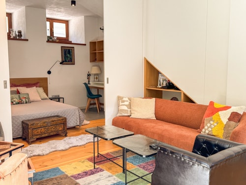 2BR House with Garden + Free Parking in Old Town