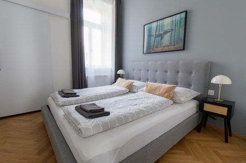 Stay Inn | Indigo Chic 1BR Apt · Near Center