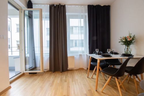 Stay Inn | Gorgeous Central Apt + Parking Garage