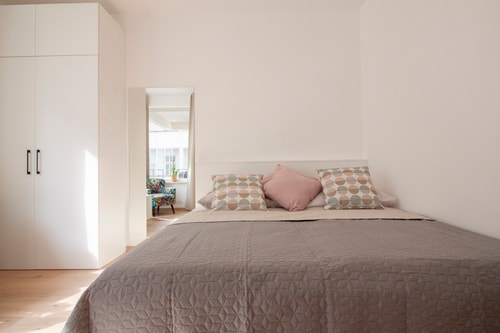 Stay Inn | City Living with Balcony & Garage