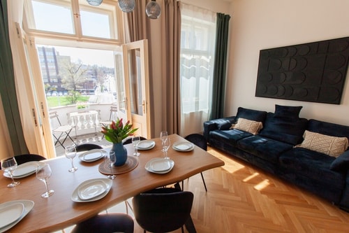 Stay Inn | Luxury 3-BR Flat w/ High Ceilings
