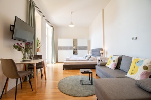 Stay Inn | Sunlit studio with Balcony