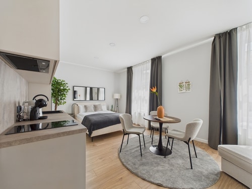 Bright & Cozy Old Town Studio