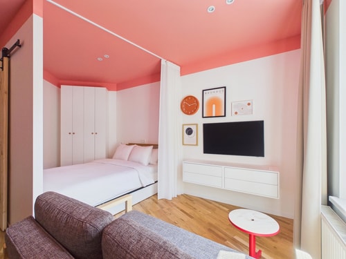 Bauhaus Studio | 4 min Central Station