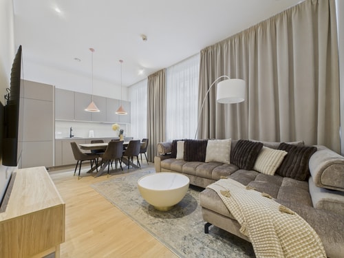 Brand-New 3BR Old Town Apartment with AC