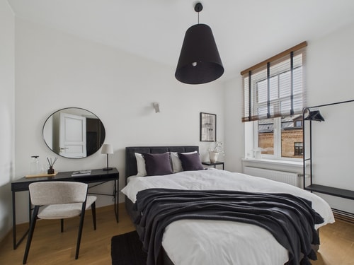 1BR Riga City Centre apartment | with bath & desk