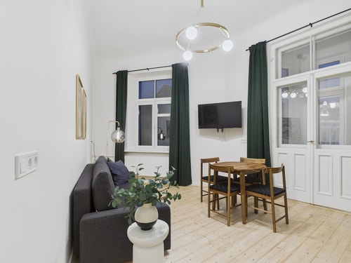 M9 Downtown Apartments - 1BD with a View Corner