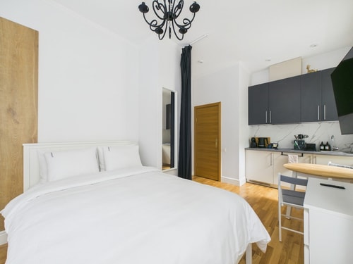City Centre Studio | AC; 5 min to Freedom Monument