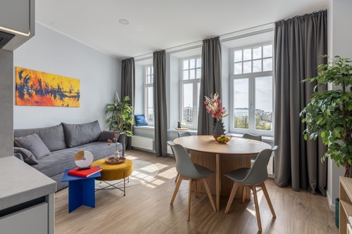 Gorgeous 1BR Old Town Apartment