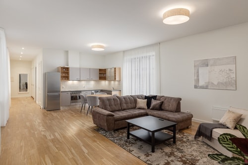 2 bedroom Old Town apartment w/ AC & 2 bathrooms