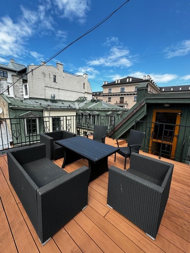 Rooftop Terrace & Jacuzzi: Hotel Bnbverit