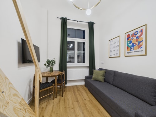 M9 Downtown Apartment – Studio Loft • Street View