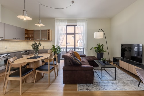 3 bedroom Old Town apartment | Elevator & AC