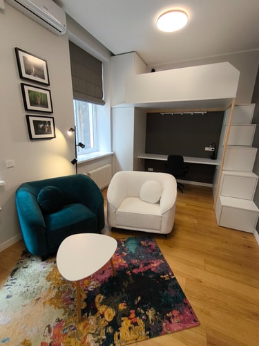 Quiet Loft • A/C & Workspace • Central / Old Town