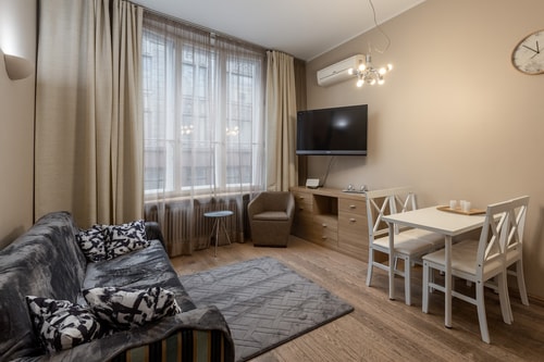 Beautiful 1bd Old Town Apartment