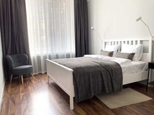 Roomy 1bd Old Town apartment