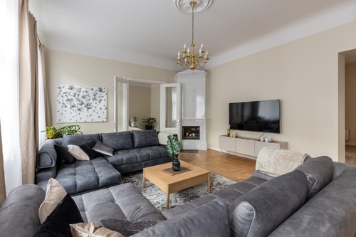 3 bedroom Old Town Apartment | View & Elevator