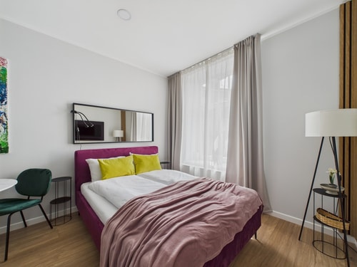 Bright and Inviting Old Town Studio