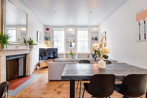 Back in time in the Enchanted Fitzroy Square Arcore London