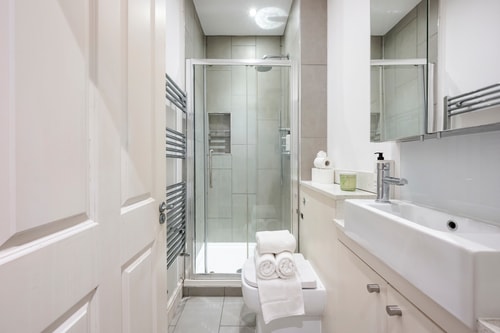 The Welcoming One Bed in Shepherd Bush Arcore London