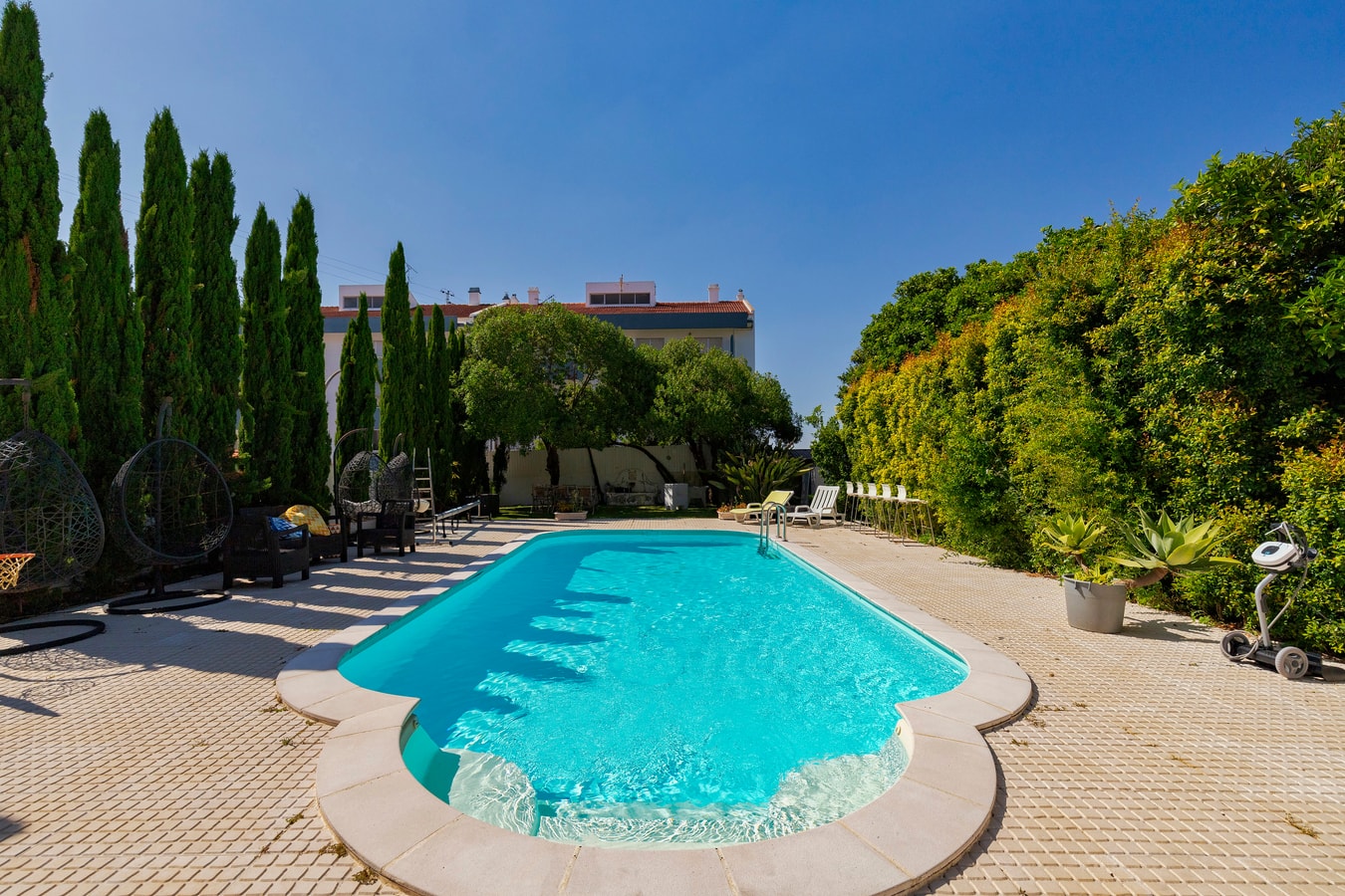 Palmela Pool House Home Match