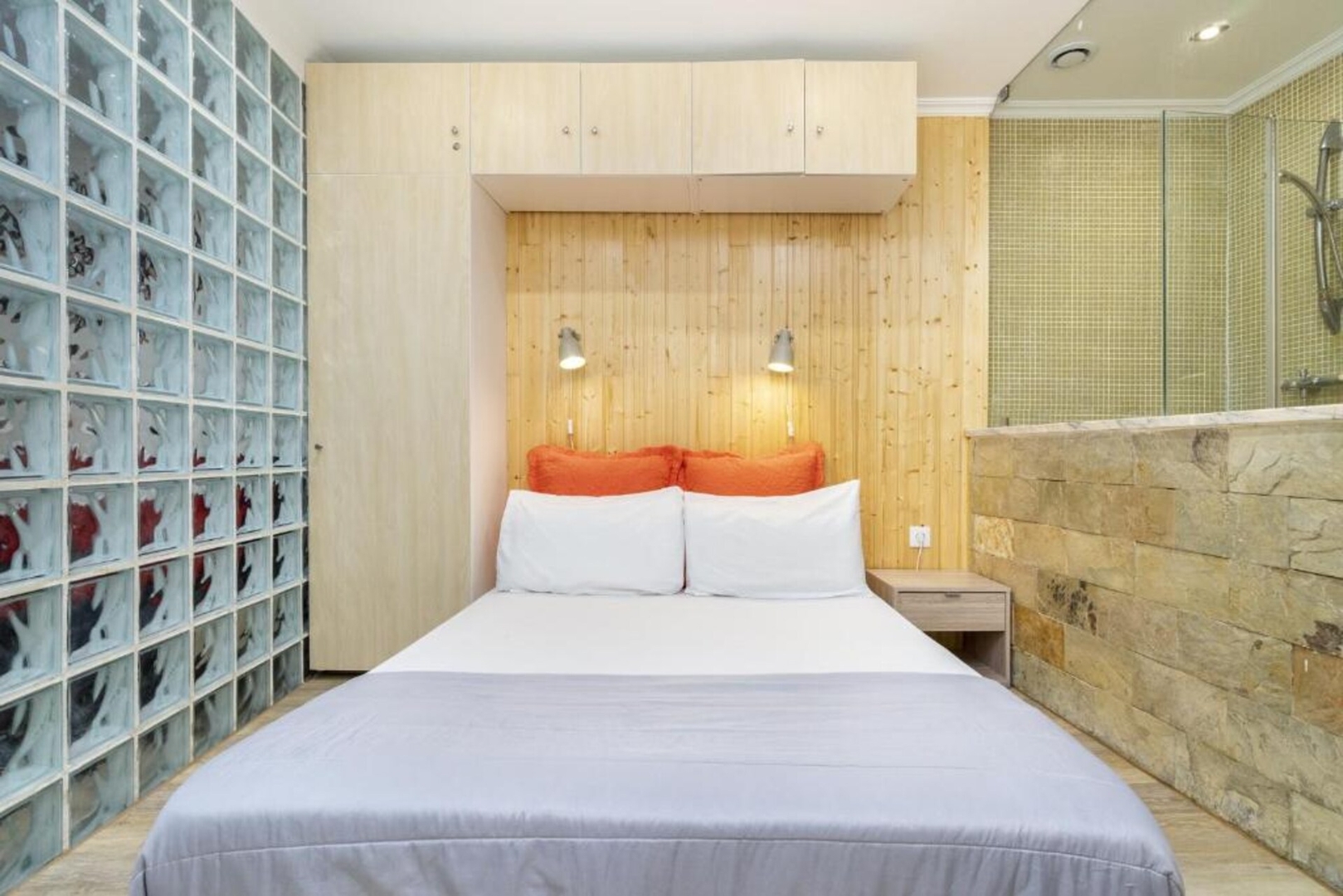 Alfama Modern Studio 1 Home Match