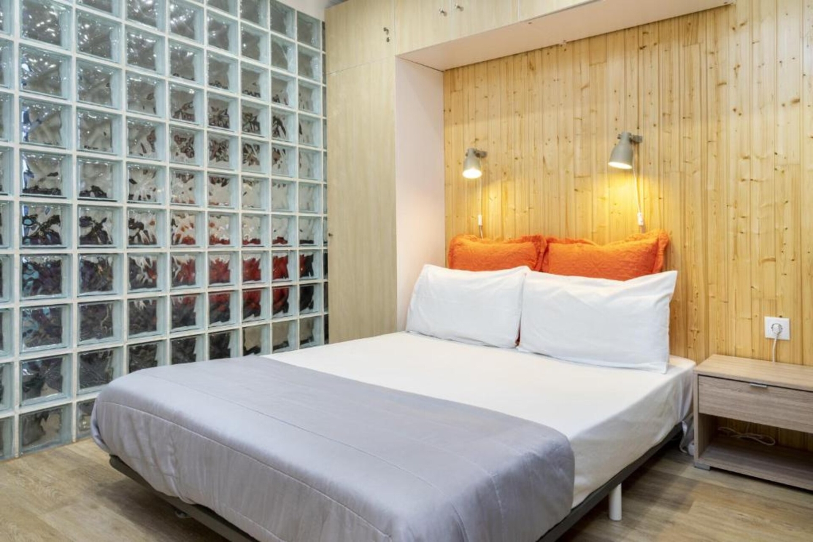 Alfama Modern Studio 6 Home Match