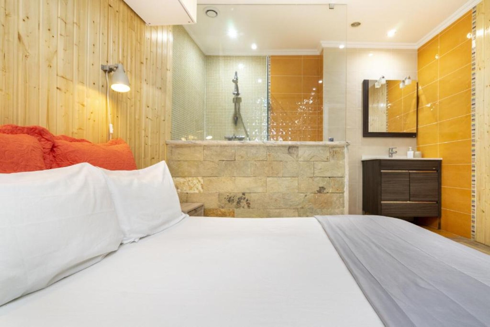 Alfama Modern Studio 5 Home Match