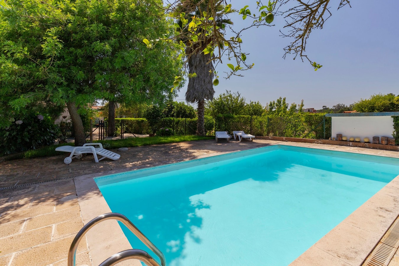 Holiday Pool House Home Match