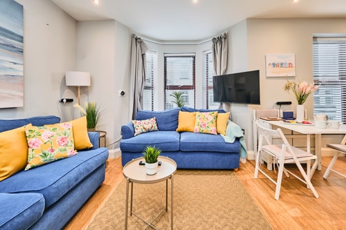 Charming Portrush Harbour Apartment gallery image 2