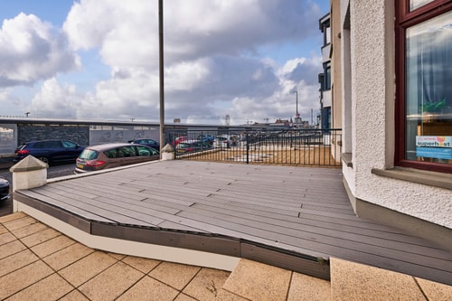 Central Apt with Terrace Steps to Beach gallery image 2