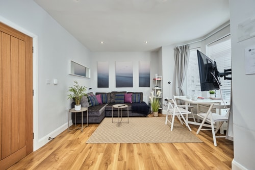 Chic Apt in the Heart of Portrush gallery image 3