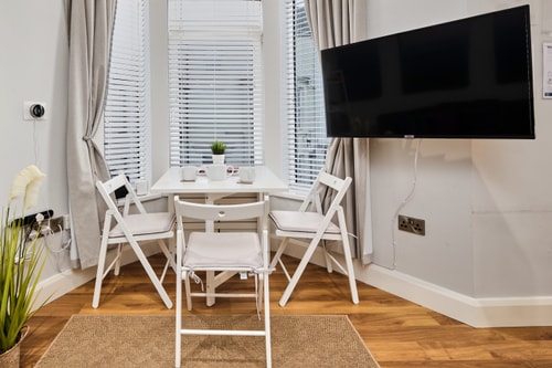 Chic Apt in the Heart of Portrush gallery image 4