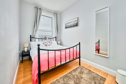 Victorian Apartment Steps to Beach gallery image 4