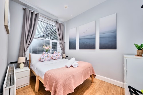 Modern Dog-Friendly Apt Beside Beach gallery image 3