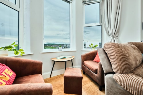 Family Seaside Apt with Bunk Room gallery image 4
