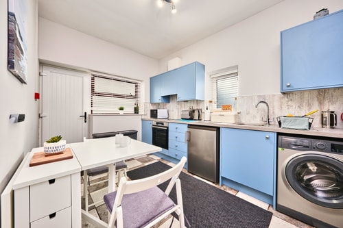 High-Finish Two Bed Apt beside Beach gallery image 5