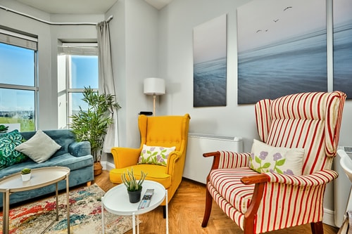 Bright Apt Steps From the Beach gallery image 4