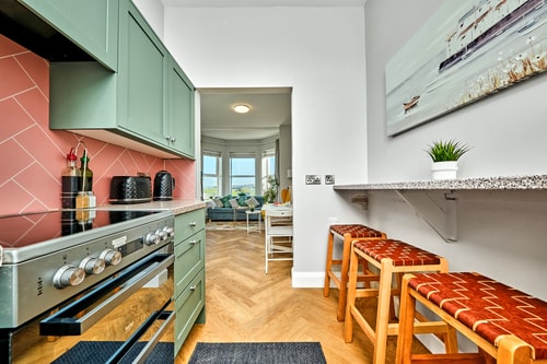 Bright Apt Steps From the Beach gallery image 3