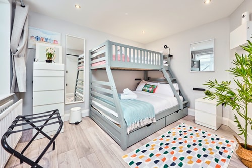 Harbour Penthouse Steps to Beach gallery image 4