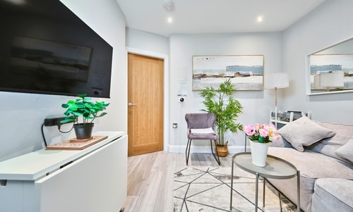 Harbour Penthouse Steps to Beach gallery image 2