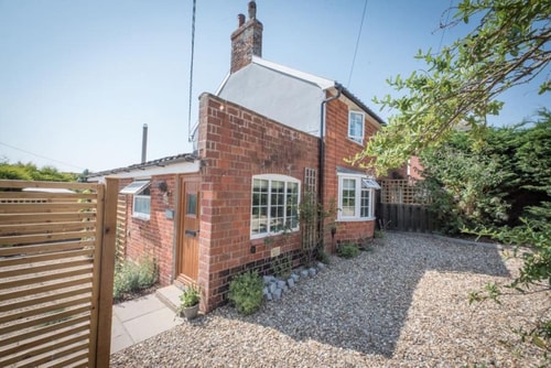 Wonderful 3-bed cottage with sun-filled terrace Sizewell Lettings