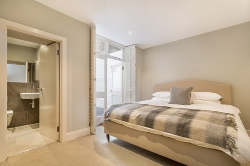 Beautifully presented 2 bedroom with garden 5 Air Manage